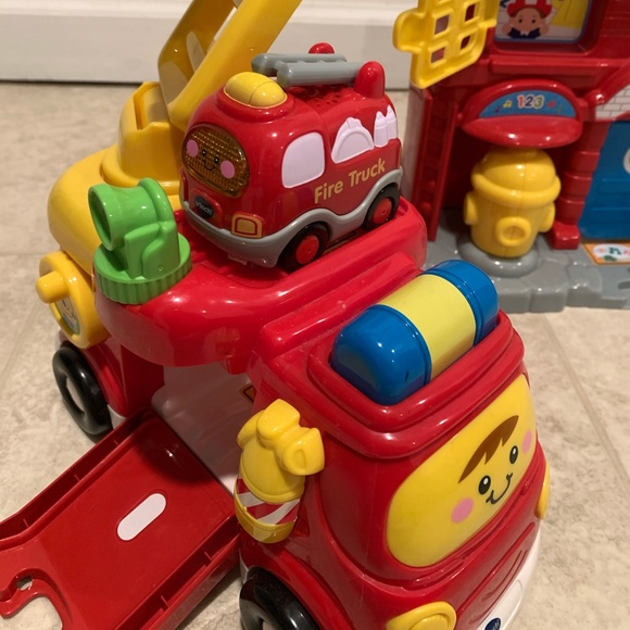VTech Go! Go! Smart Wheels Fire Command Rescue - Picture 5 of 7